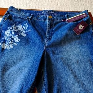 Gloria Vanderbilt  Bermuda shorys Size 18 NWT